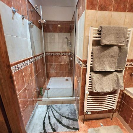 Spacious Apartment 6Min From The Dancing House Praag Buitenkant foto