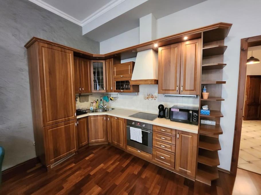 Spacious Apartment 6Min From The Dancing House Praag Buitenkant foto