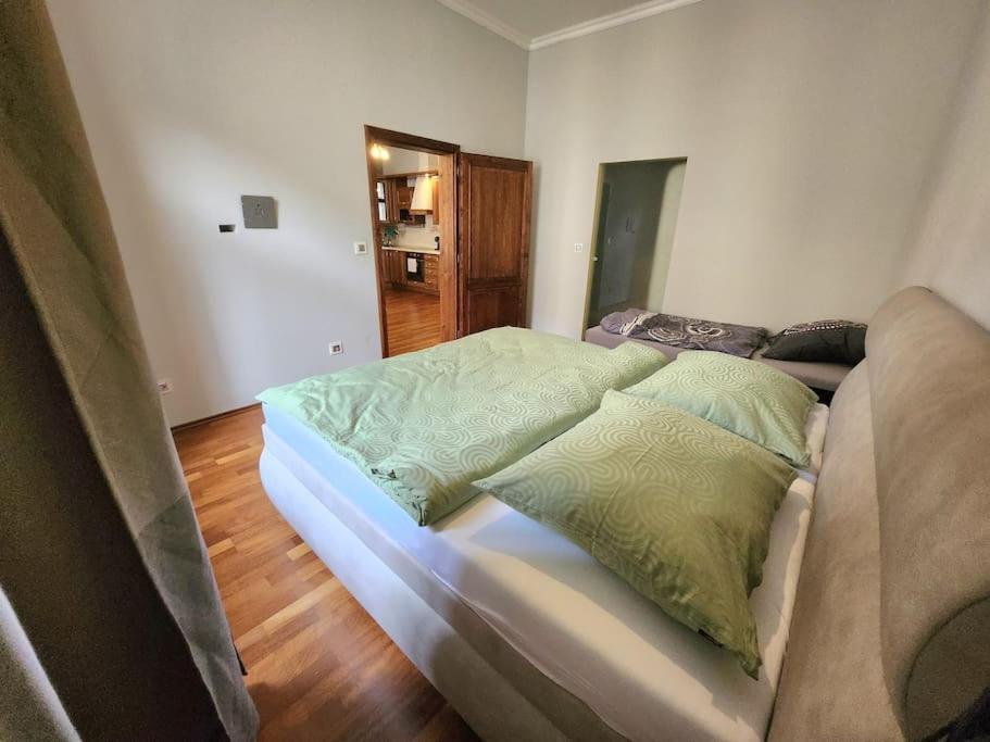 Spacious Apartment 6Min From The Dancing House Praag Buitenkant foto