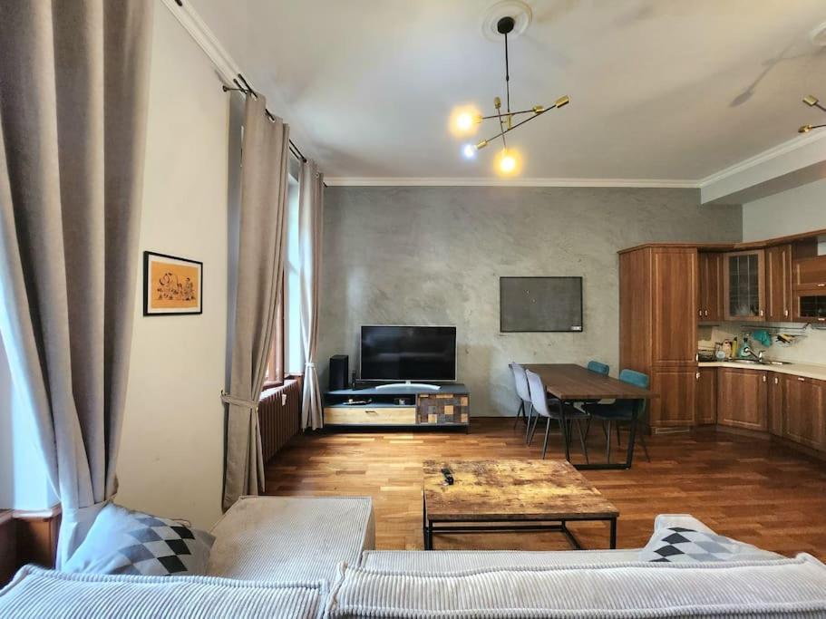 Spacious Apartment 6Min From The Dancing House Praag Buitenkant foto