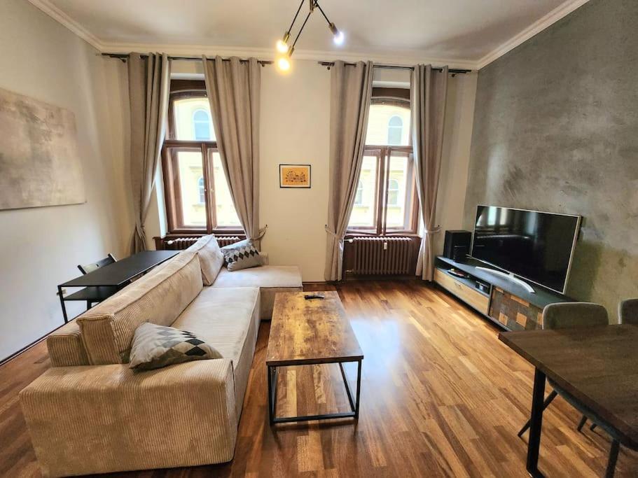Spacious Apartment 6Min From The Dancing House Praag Buitenkant foto