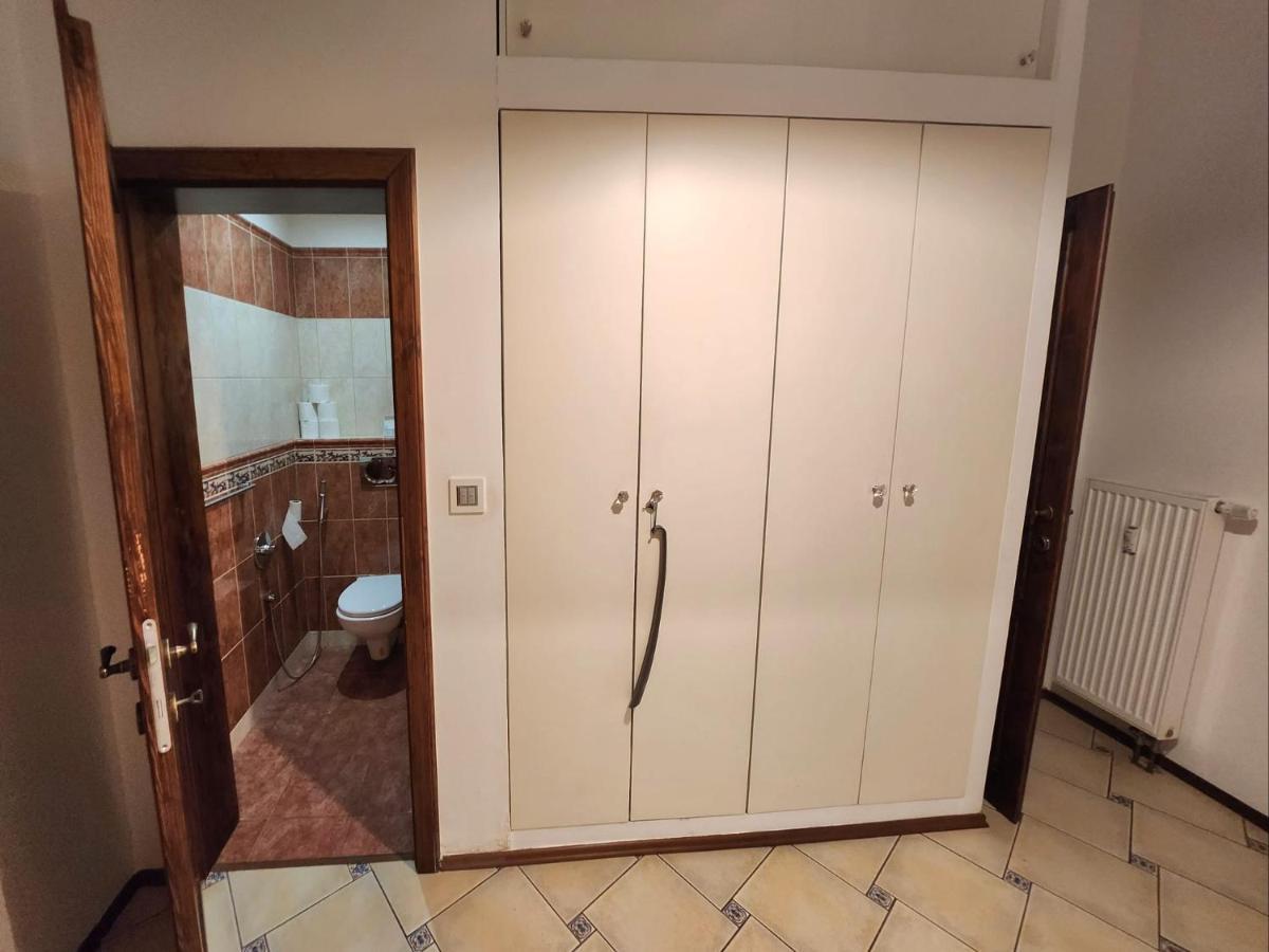Spacious Apartment 6Min From The Dancing House Praag Buitenkant foto