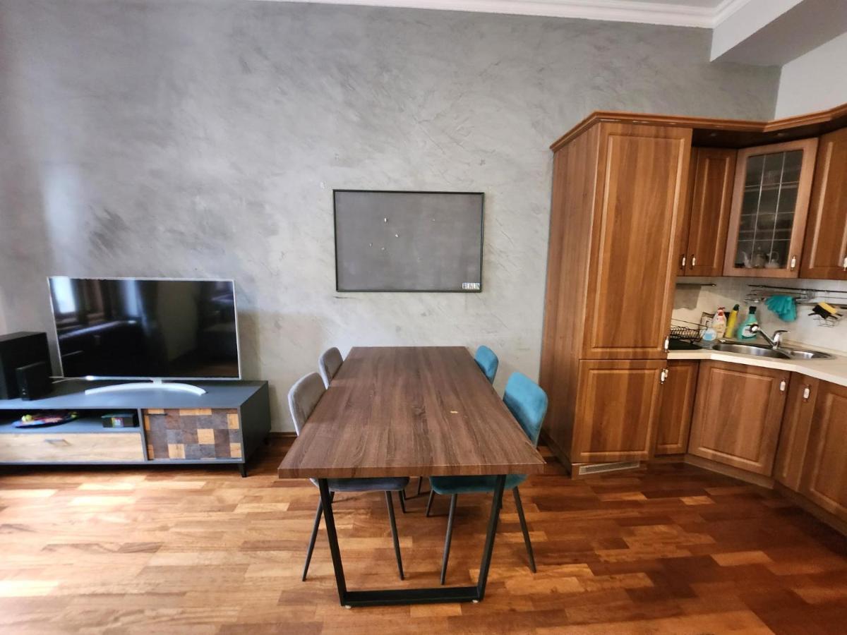 Spacious Apartment 6Min From The Dancing House Praag Buitenkant foto